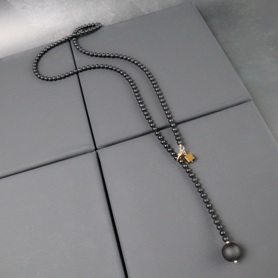 258 | Juodas vėrinys nešiojamas 2 būdais